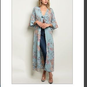 Blue floral top🦋